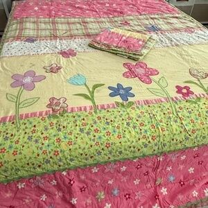 Circo Full/Queen Quilt With Butterflies & Pink & Green Plaid Pattern & 2 Shams